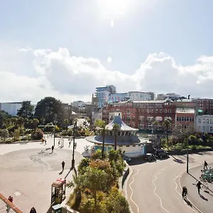  Apartment Richmond Views - Prime Town Centre Location - Close To The Beach! United Kingdom