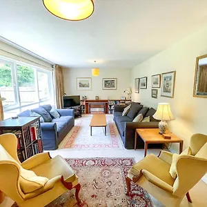  Holiday home Suburban Bliss In Desirable Trinity, Free Parking United Kingdom